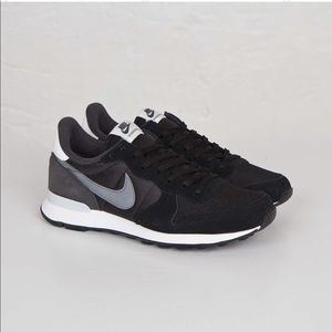 Nike Internationalist